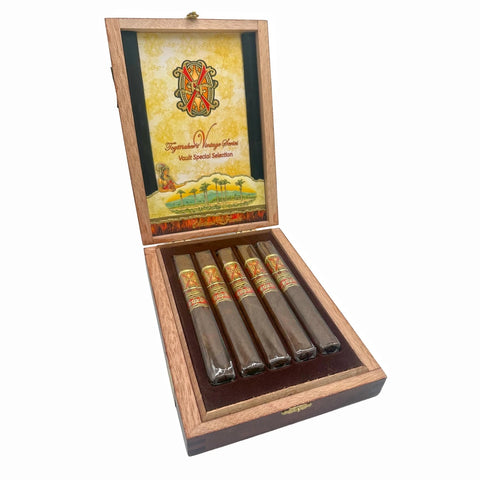 Fuente Fuente OpusX Keeper of the Flame - Toymaker's Vintage Series (2020) - Box of 5 (Copy)